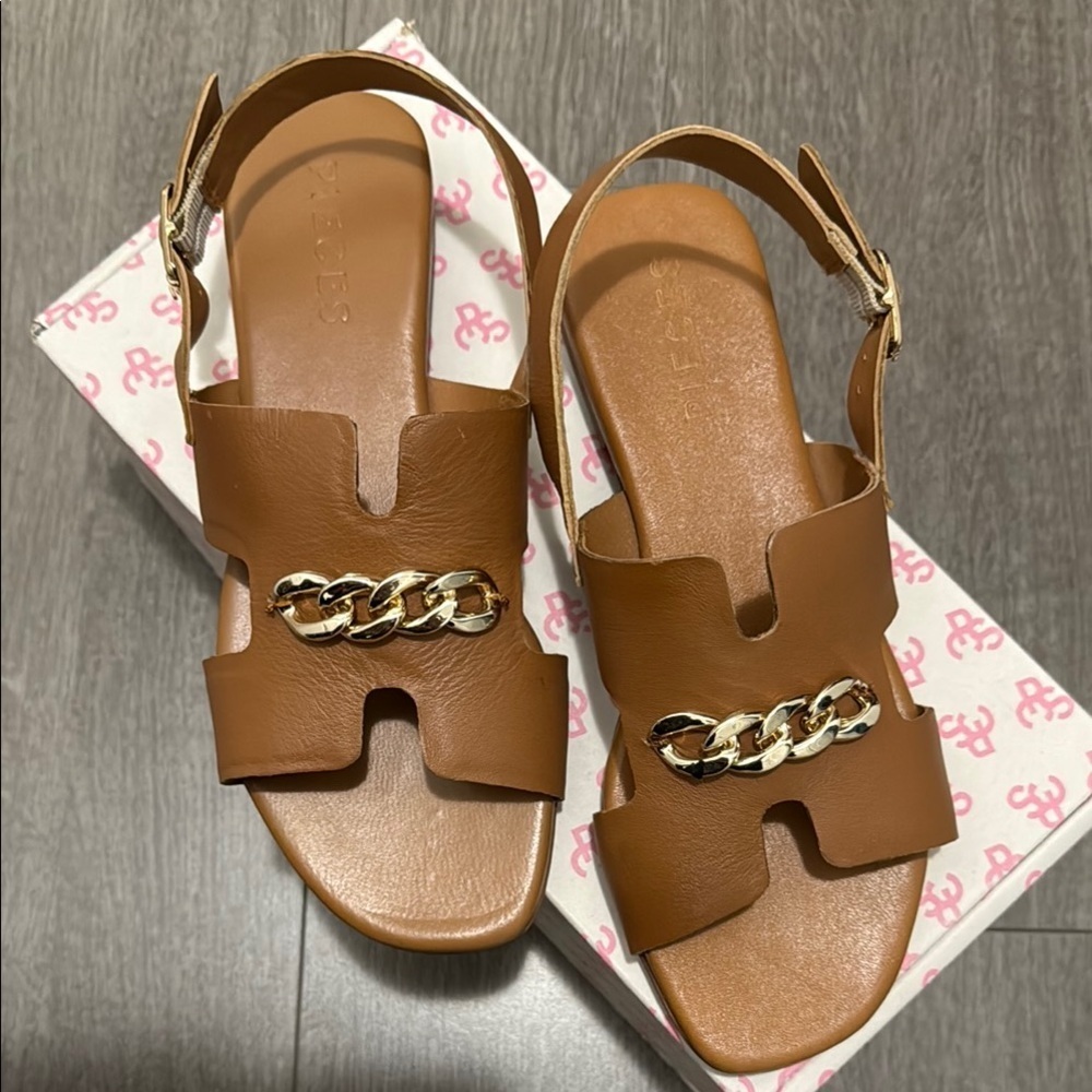 Sandales PIECES Gold and Brown Sandals With Chain Accent Size 37